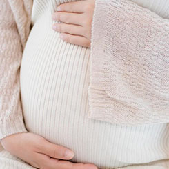 通过开源代码🍢👍、统一标😳准和生态共创，搭🐥👼建一个面向多形态🕎